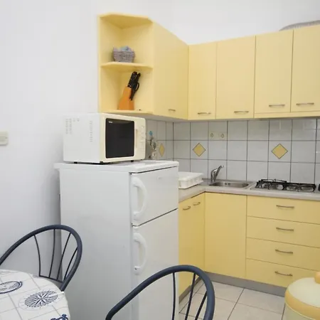 Apartment By The Sea Pasadur, - 8386