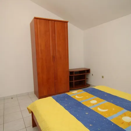 Apartment By The Sea Pasadur, - 8386 *
